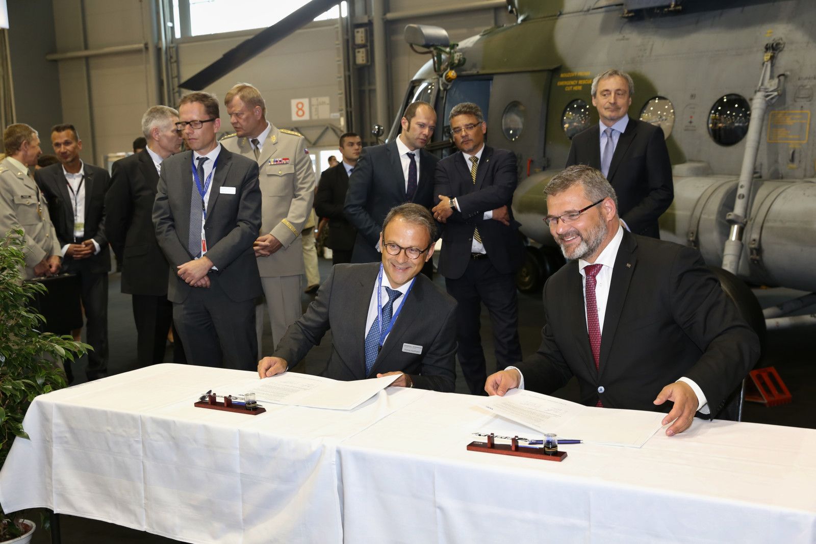 Podpis dohody mezi GDELS a VOP (Thomas Kauffmann vlevo, Marek Špok vpravo)